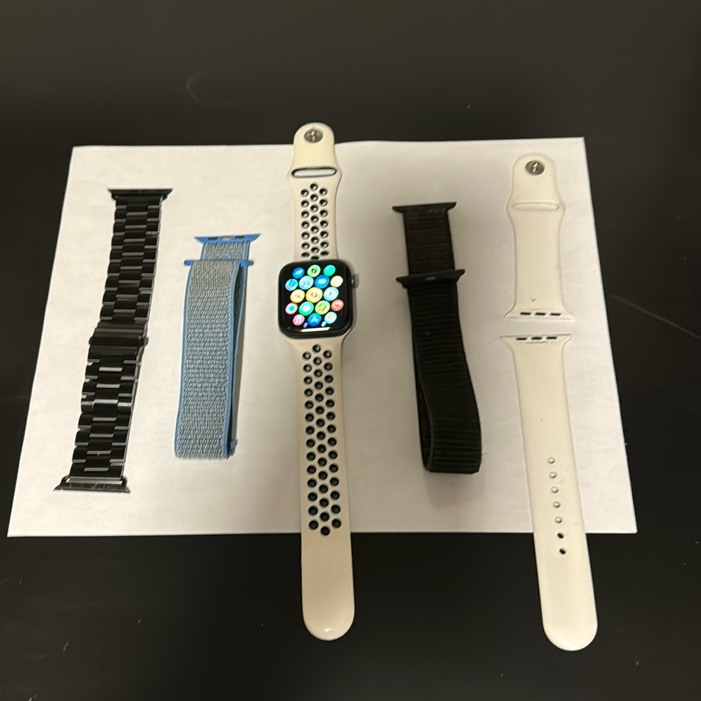 Apple Watch Series 5 44mm 32GB with multiple bands